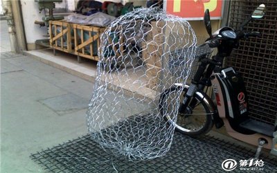 籠門水利石籠網(wǎng)廠家優(yōu)惠價單面鉛絲籠_金屬網(wǎng)_第一槍
